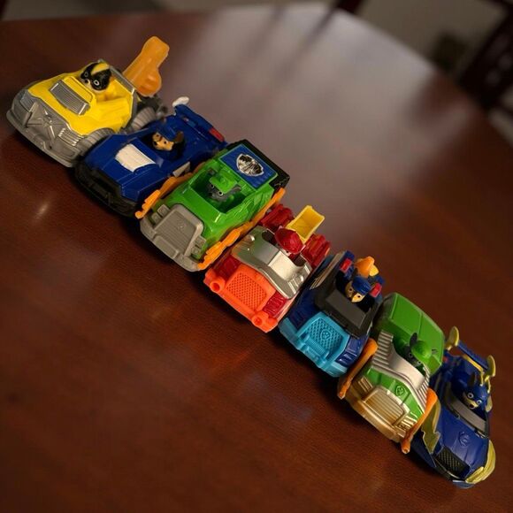 24 Piece Paw Patrol DieCast Vehicles & Action Figure Set Lot - Picture 2 of 9